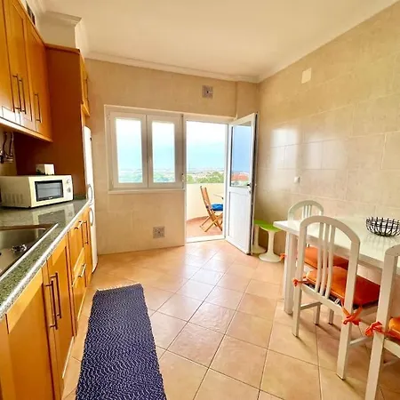 T2 Com Vista Panoramica Sobre A Costa *