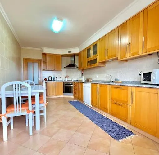 Apartamento T2 Com Vista Panoramica Sobre A Costa アパート